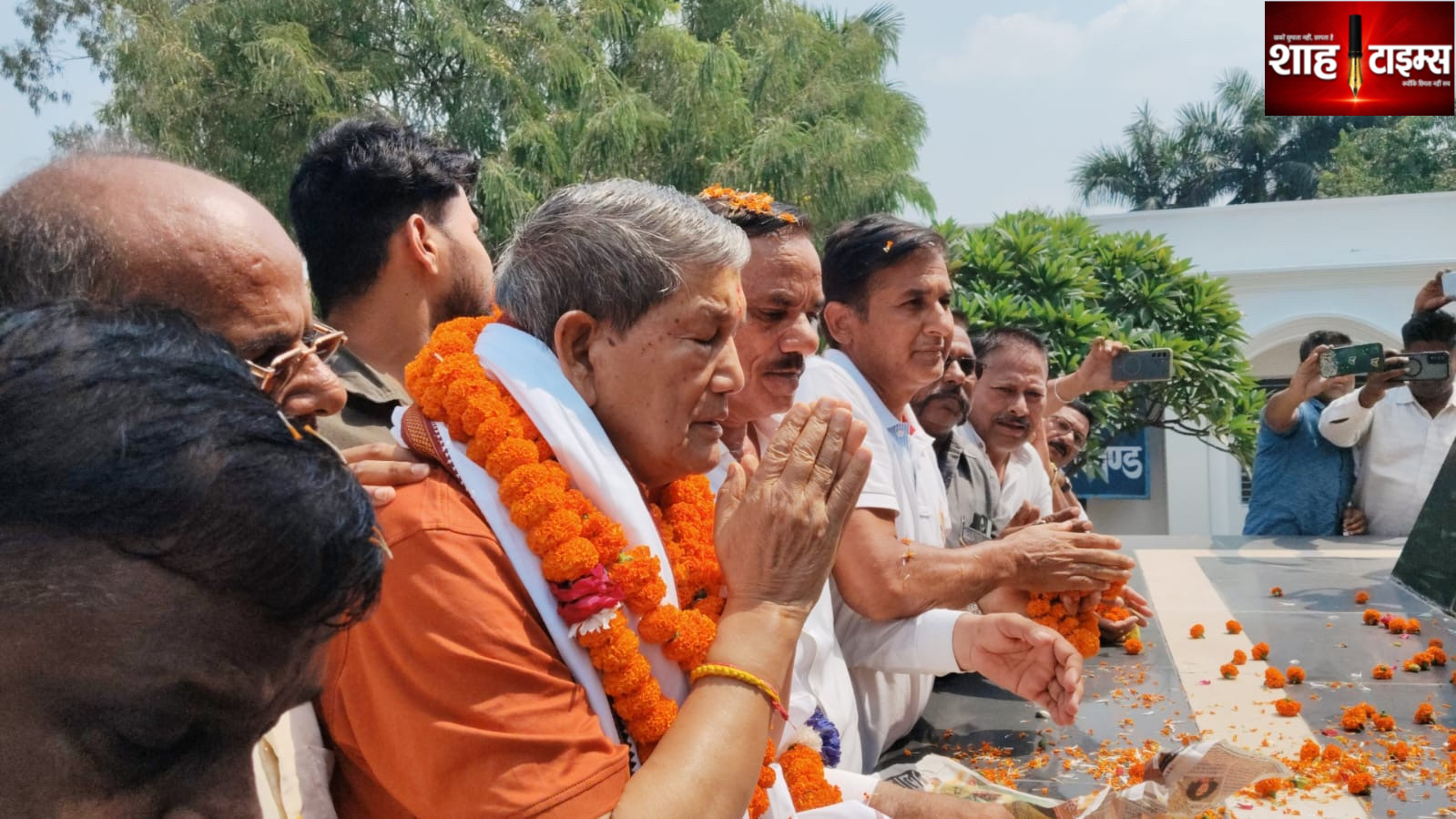 मुजफ्फरनगर पहुंचे हरीश रावत, रामपुर तिराहा शहीद स्मारक पर किया नमन